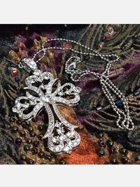 Sparkling Brilliant Clear Rhinestone Cross Crucifix Silver Tone Necklace NEW